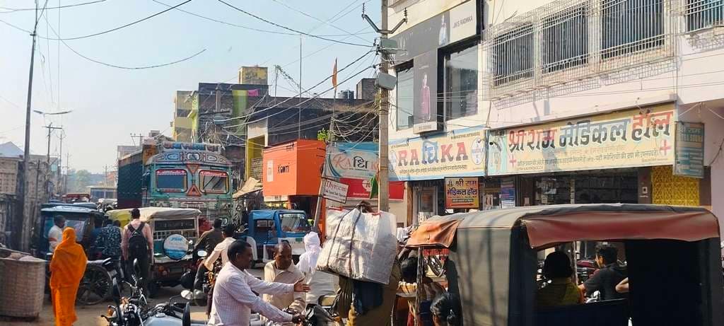 बौंसी बाजार में यातायात व्यवस्था चरमराई, डैम रोड पर रोज लग रहा जाम