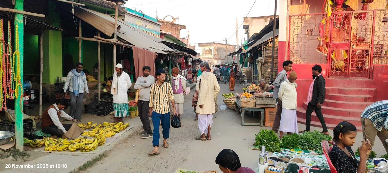 राजस्व हाट रामनगर बाजार में नहीं है, सार्वजनिक शौचालय व यात्री शेड