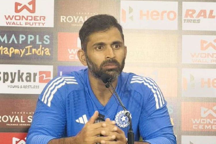 अभी तो हम हार रहे हैं लेकिन… लगातार टीम इंडिया के टॉस हारने पर ये क्या बोल गए अभिषेक नायर, देखें Video