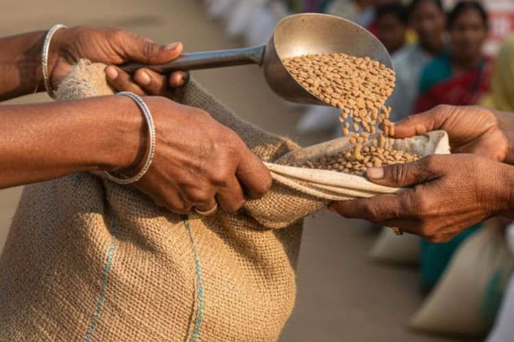 Kharmas 2025: खरमास में इन कार्यों से बढ़ती है सकारात्मक ऊर्जा