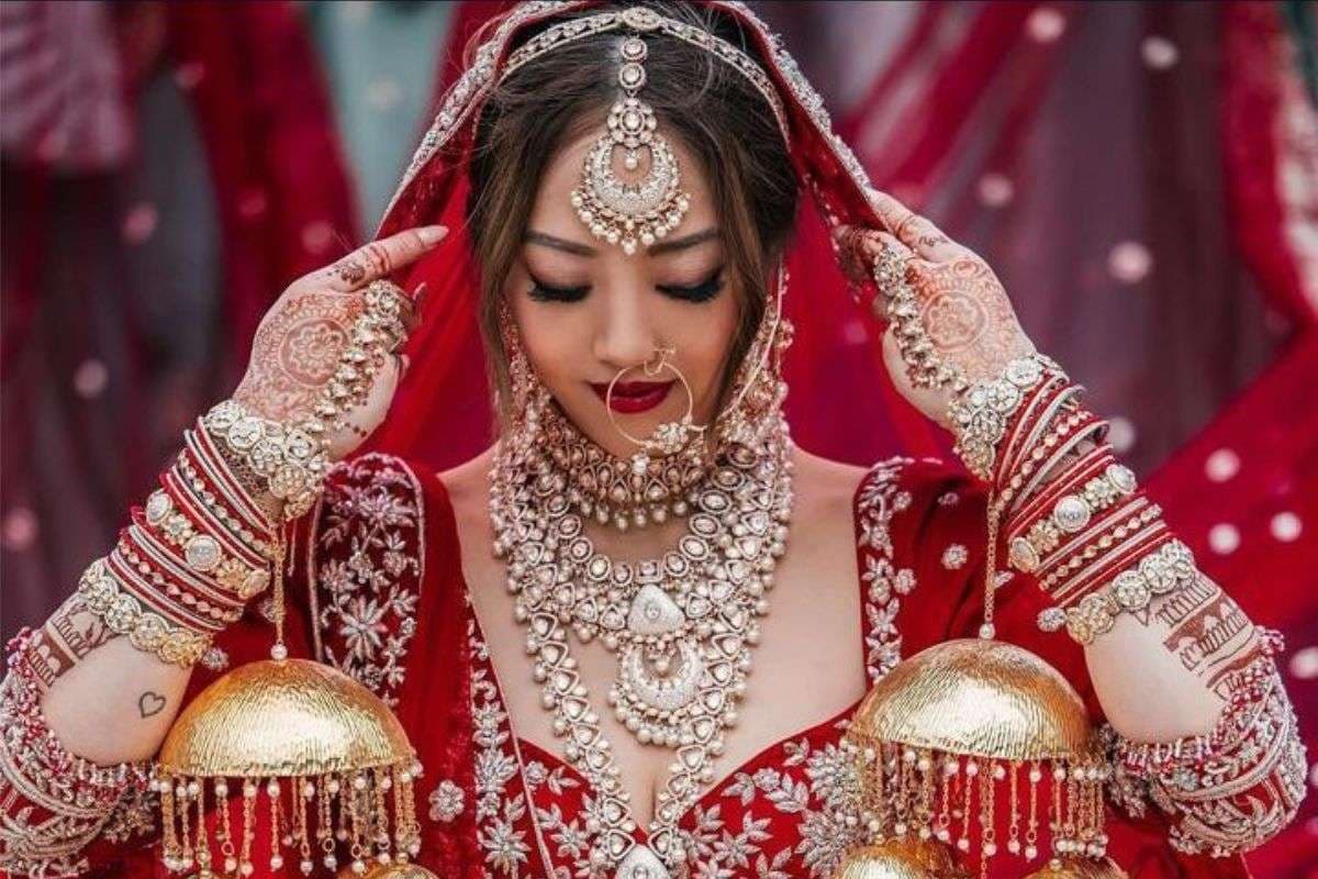 Latest Bridal Dupatta Draping Styles 2026: लेटेस्ट ब्राइडल दुपट्टा ड्रेपिंग स्टाइल्स,जो हर लुक को देंगे राॅयल टच Latest Bridal Dupatta Draping Styles 2026: लेटेस्ट ब्राइडल दुपट्टा ड्रेपिंग स्टाइल्स,जो हर लुक को देंगे राॅयल टच