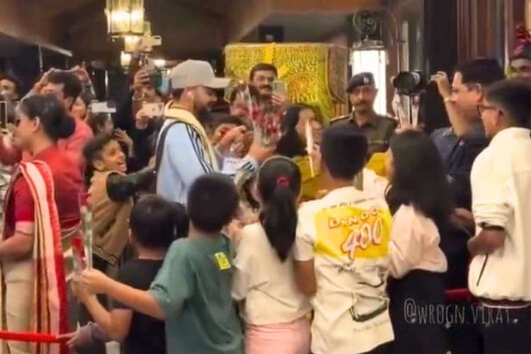 Watch: इस अंदाज में बच्चों ने किया कोहली का स्वागत, IND vs SA दूसरे वनडे के लिए रायपुर पहुंची टीम इंडिया