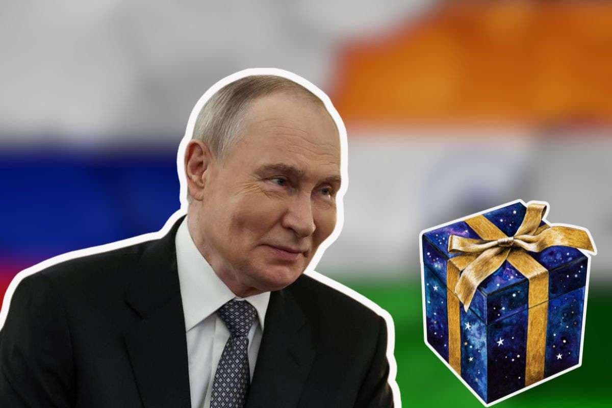 Vladimir Putin Gifted a Vase by RT India Head