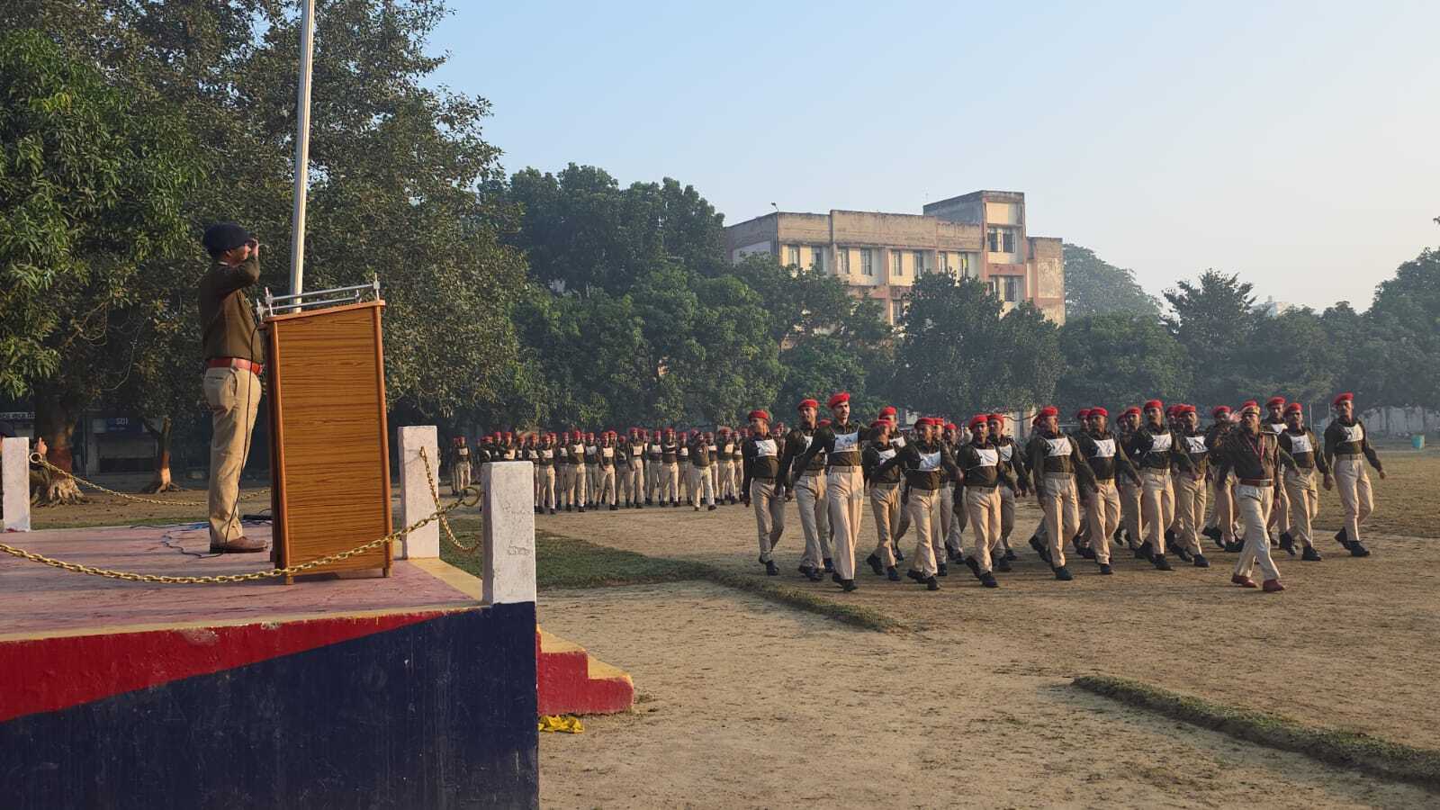 एसपी ने परेड का किया निरीक्षण, शारीरिक फिटनेस को ले एसपी सख्त