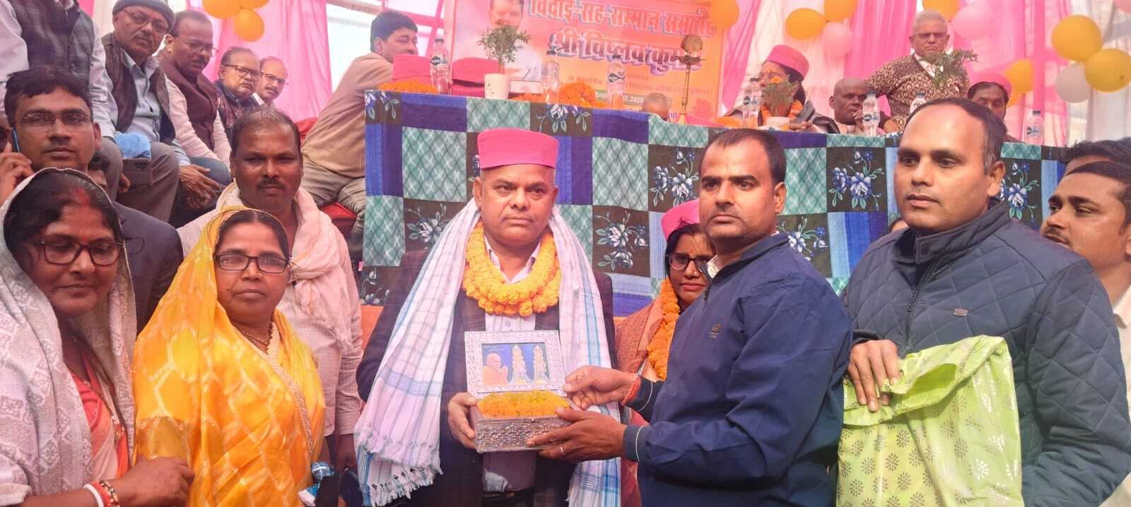 सेवानिवृत्त एचएम को सम्मान पूर्वक दी गयी विदाई