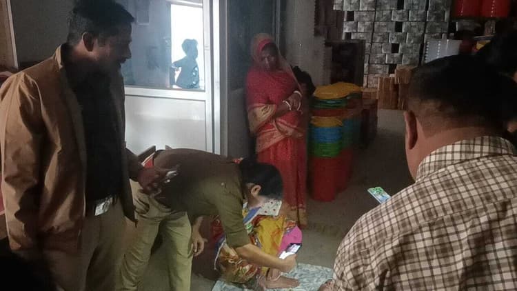 ससुराल में फंदे से लटकता मिला युवती का शव, पति हिरासत में