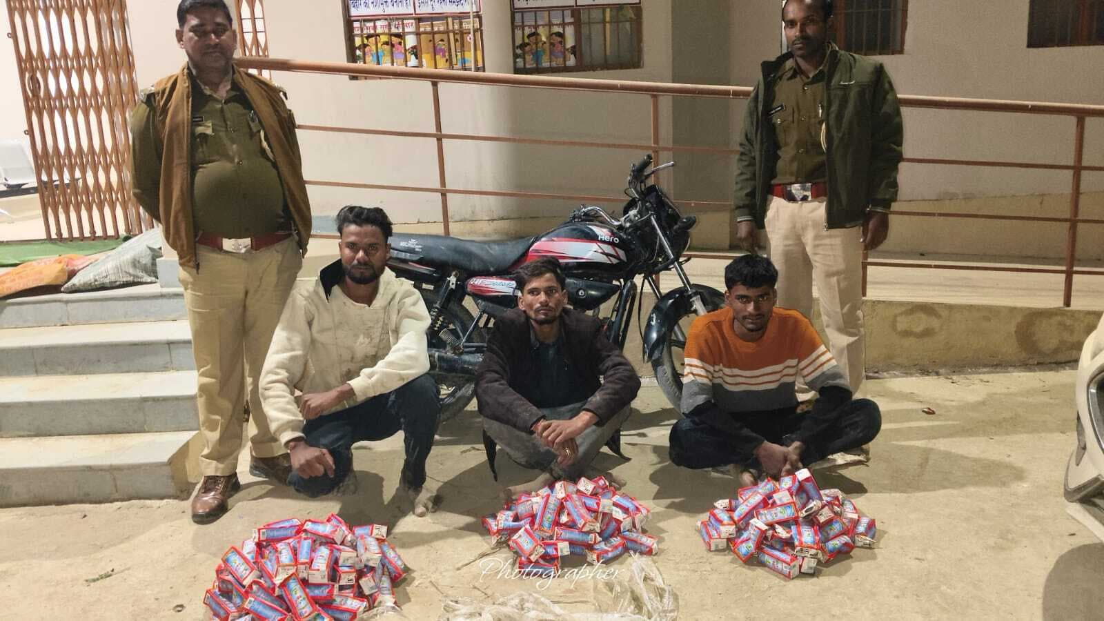 अलग-अलग जगहों पर कार्रवाई में 56 लीटर शराब के सात तस्कर गिरफ्तार