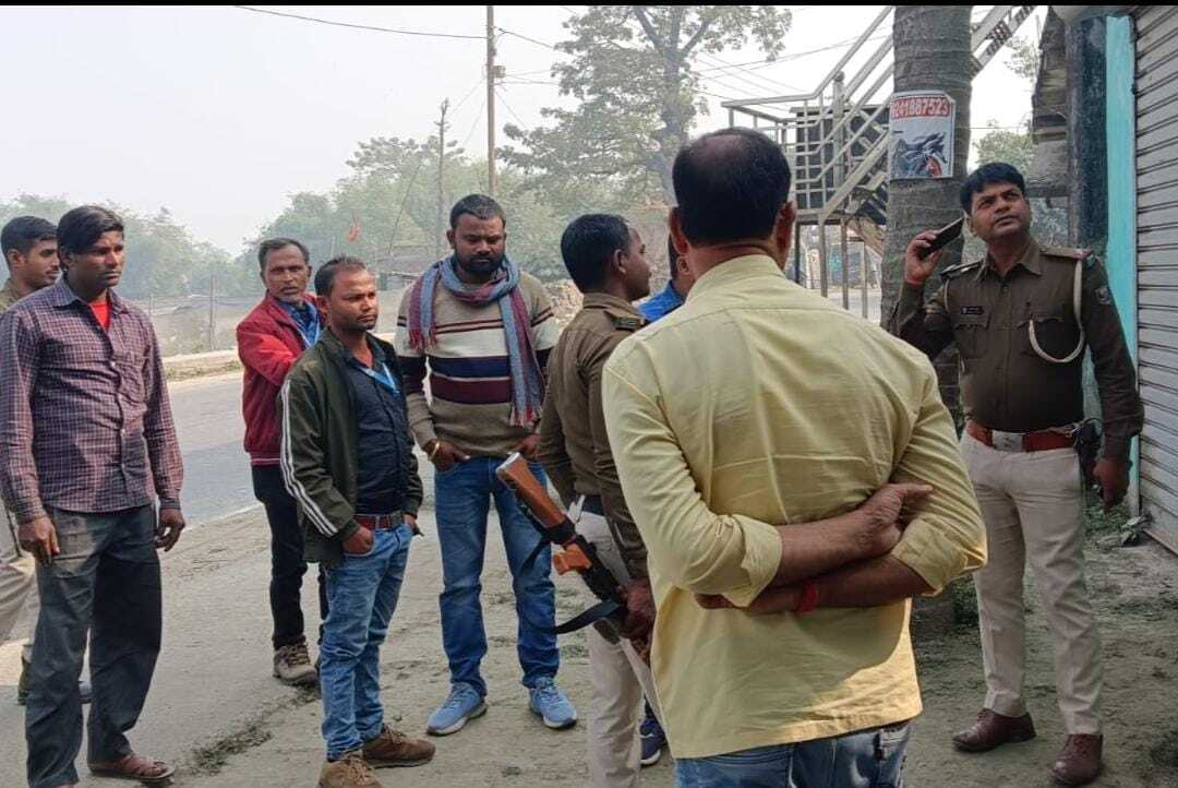 नौ घरों में छापेमारी, 326771 रुपये के राजस्व की क्षति