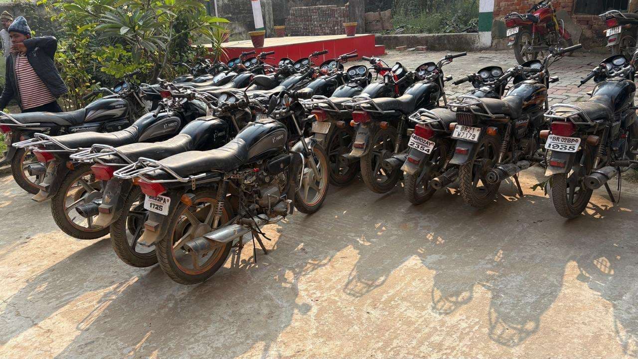 18 बाइकों के साथ 2641 लीटर शराब जब्त
