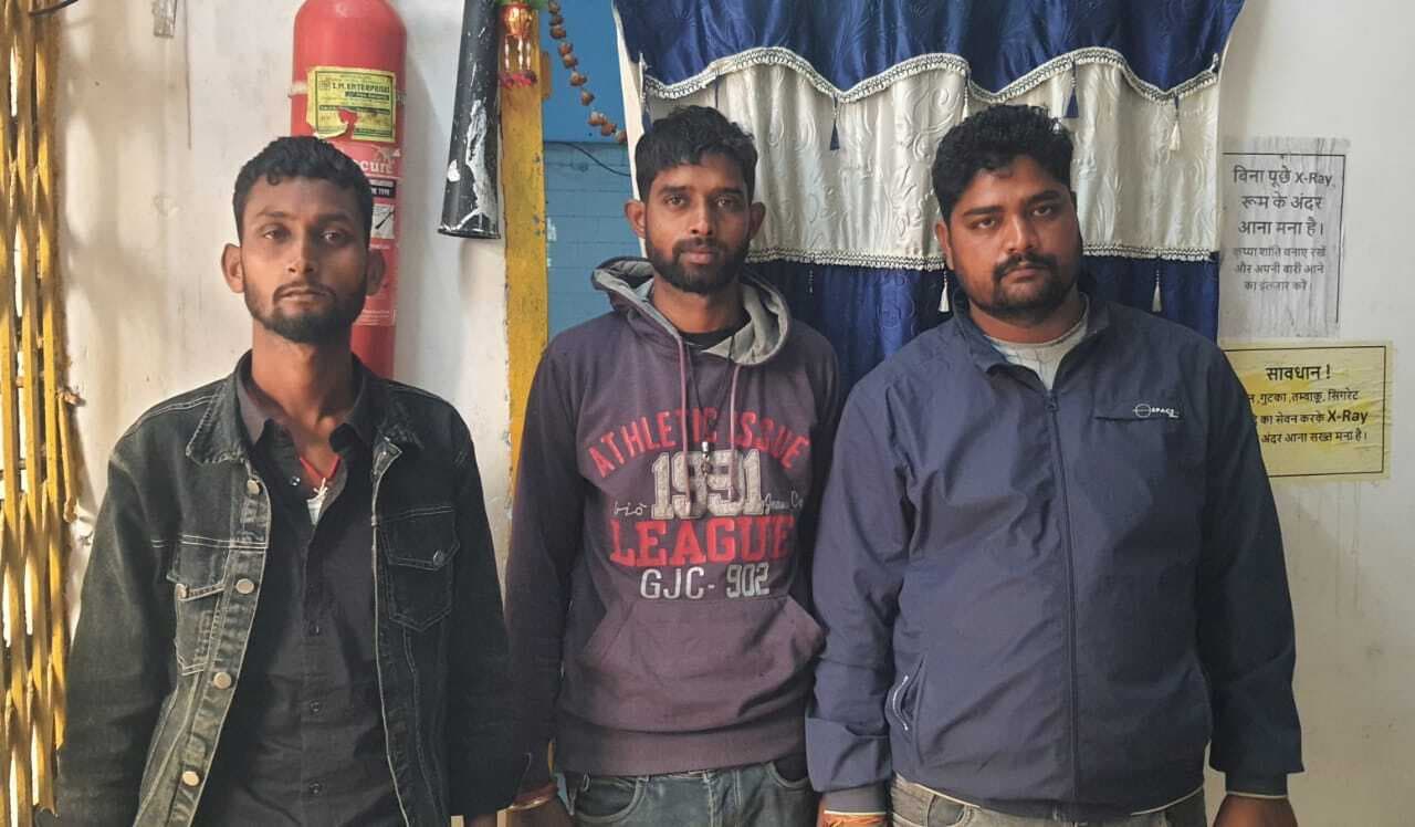 कुसुमघट गांव में मारपीट में दूसरे पक्ष से तीन युवक घायल