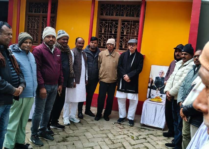 सांसद पहुंचे मनिहारी के कांटाकोश, श्रद्धांजलि सभा में हुए शामिल