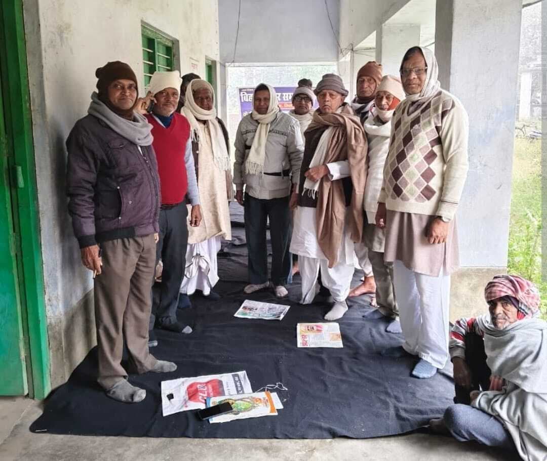 विज्ञापनदाता……पेंशनर समाज ने असहायों के बीच बांटे कंबल