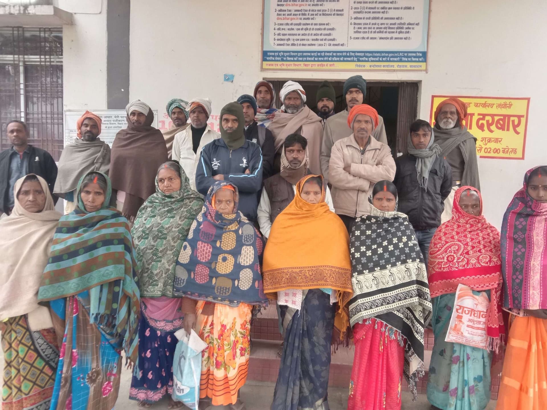 श्मशान व रास्ते को अतिक्रमणमुक्त कराने के लिए सीओ से गुहार
