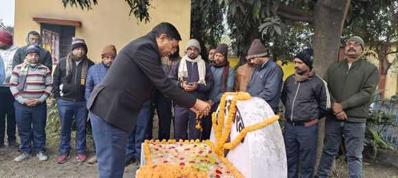 खान दुर्घटना में मौत हुए श्रमिकों को दी गयी श्रद्धांजलि