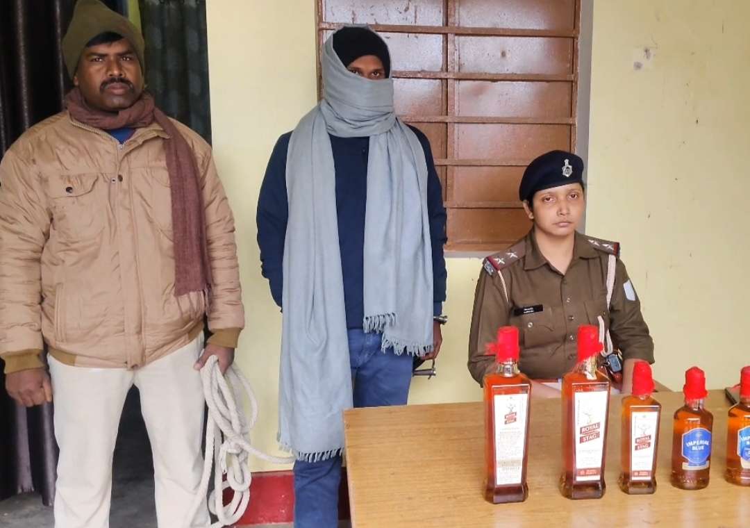 शराब तस्कर,शराबी द एनबीडब्ल्यू वारंटी गिरफ्तार