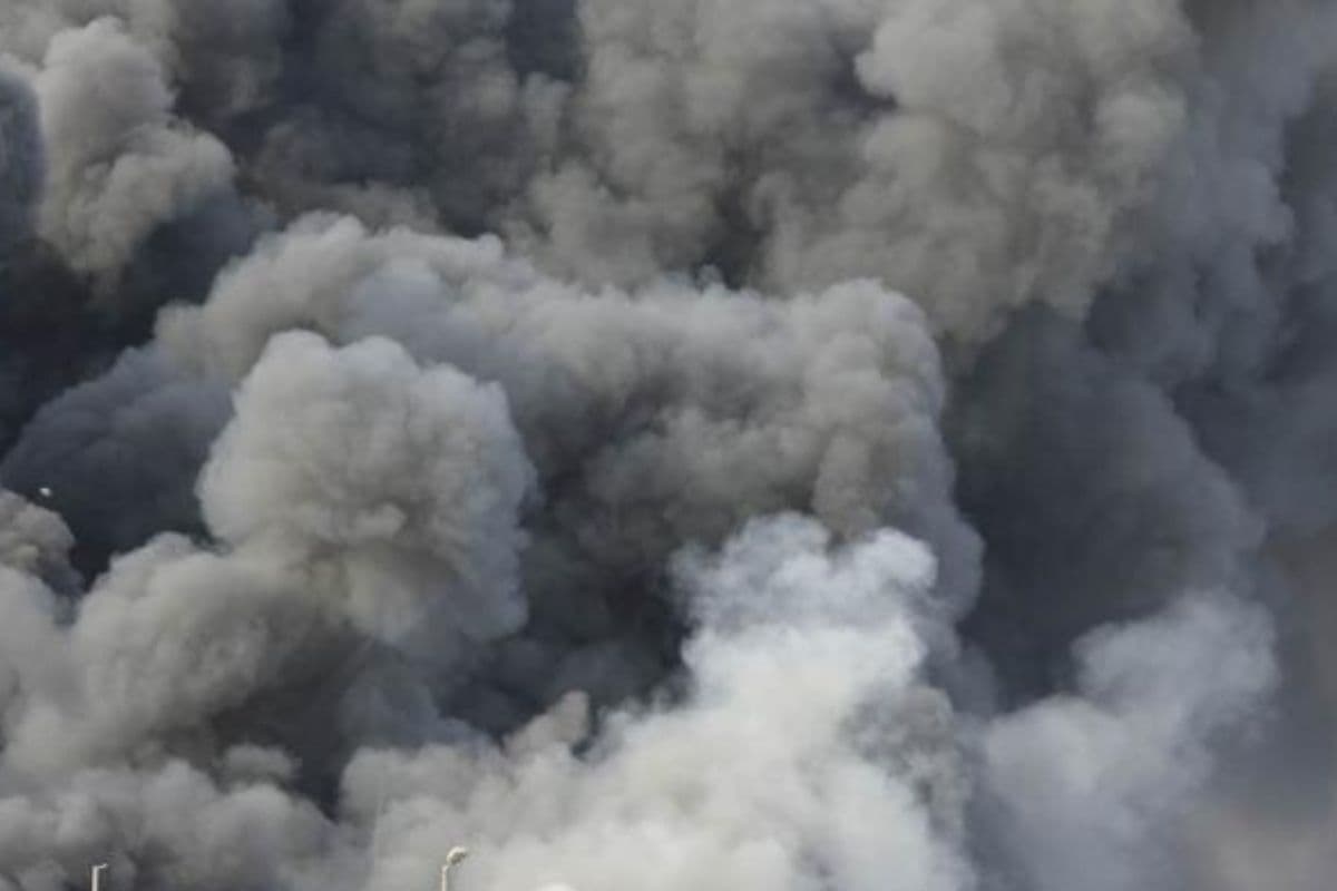 Blast in Bengal: दक्षिण 24 परगना के चंपाहाटी में पटाखा फैक्टरी में धमाके से इलाका कांपा, 4 घायल Blast in Bengal: दक्षिण 24 परगना के चंपाहाटी में पटाखा फैक्टरी में धमाके से इलाका कांपा, 4 घायल