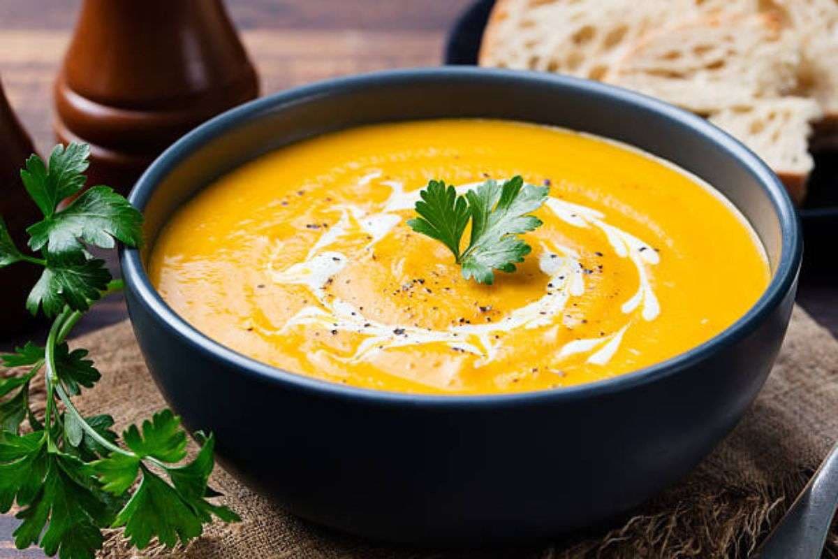 Creamy Pumpkin Soup: विंटर के लिए बेस्ट है क्रीमी पंपकिन सूप, सर्दी-जुकाम से राहत के लिए नोट करें रेसिपी Creamy Pumpkin Soup: विंटर के लिए बेस्ट है क्रीमी पंपकिन सूप, सर्दी-जुकाम से राहत के लिए नोट करें रेसिपी