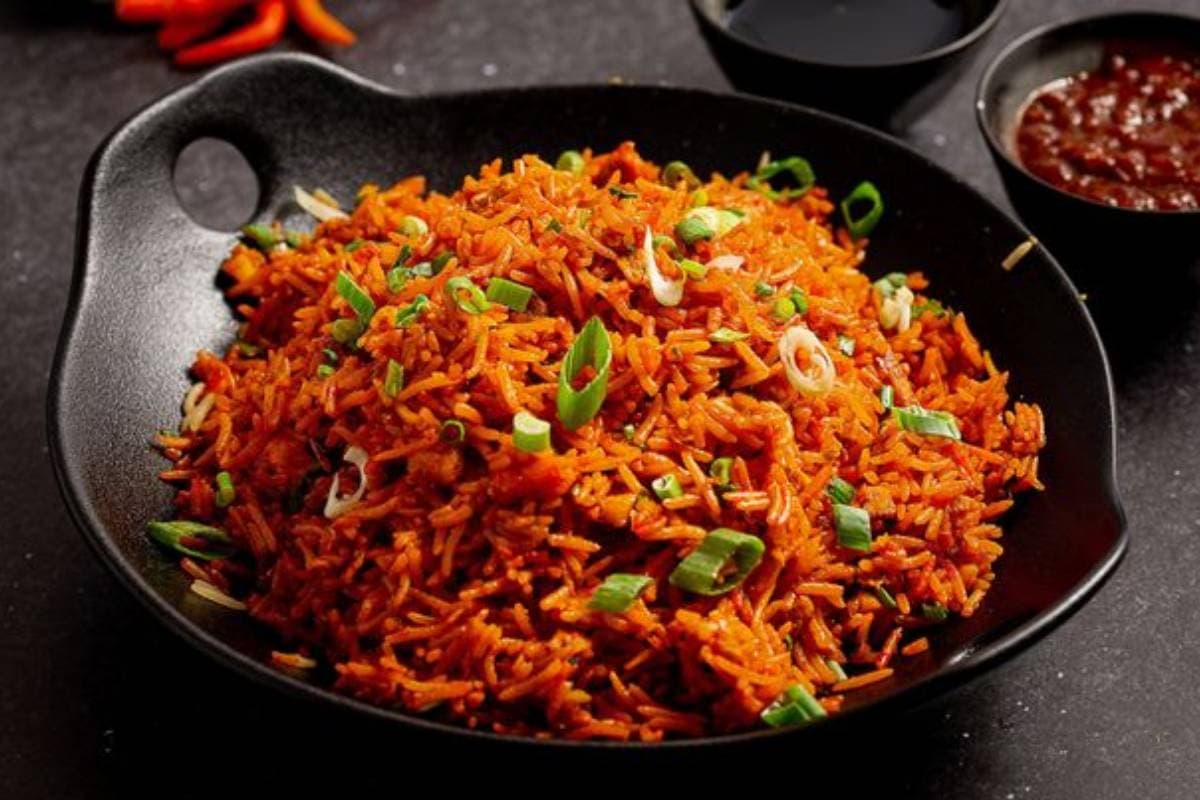 इंस्टेंट कुकर में शेज़वान फ्राइड राइस बनाने की विधि क्या है? Instant Schezwan Fried Rice Recipe in Cooker