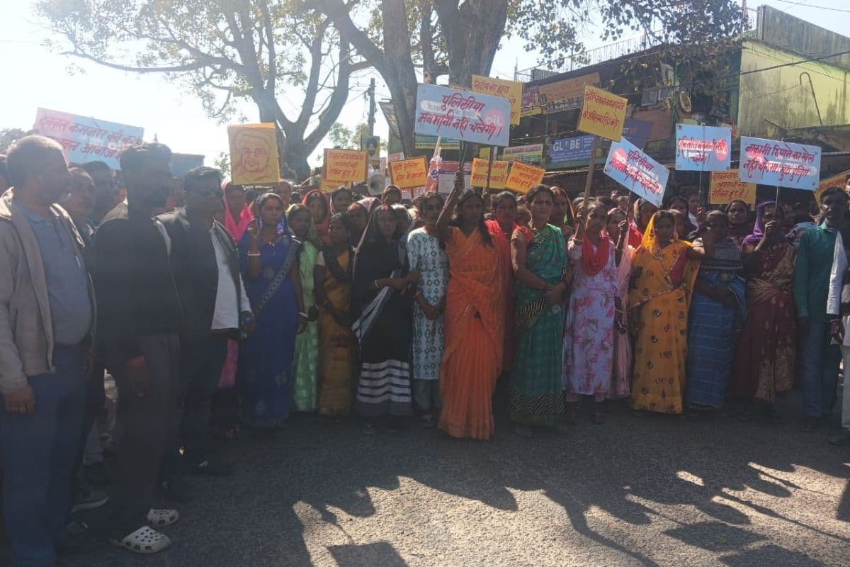 Soma Munda Murder Case: देवब्रत शाहदेव की गिरफ्तारी के विरोध में पालकोट में विरोध मार्च Soma Munda Murder Case: देवब्रत शाहदेव की गिरफ्तारी के विरोध में पालकोट में विरोध मार्च