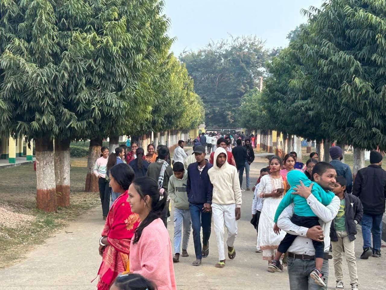 कौआकोल के पिकनिकस्पॉट पर रहा मेले-सा नजारा