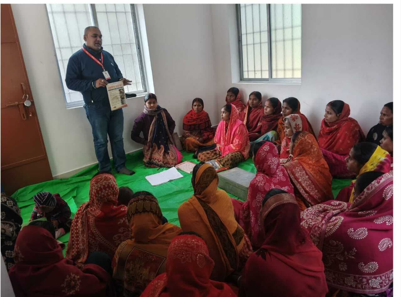 रक्षा जीविका महिला ग्राम संगठन की हुई मासिक बैठक