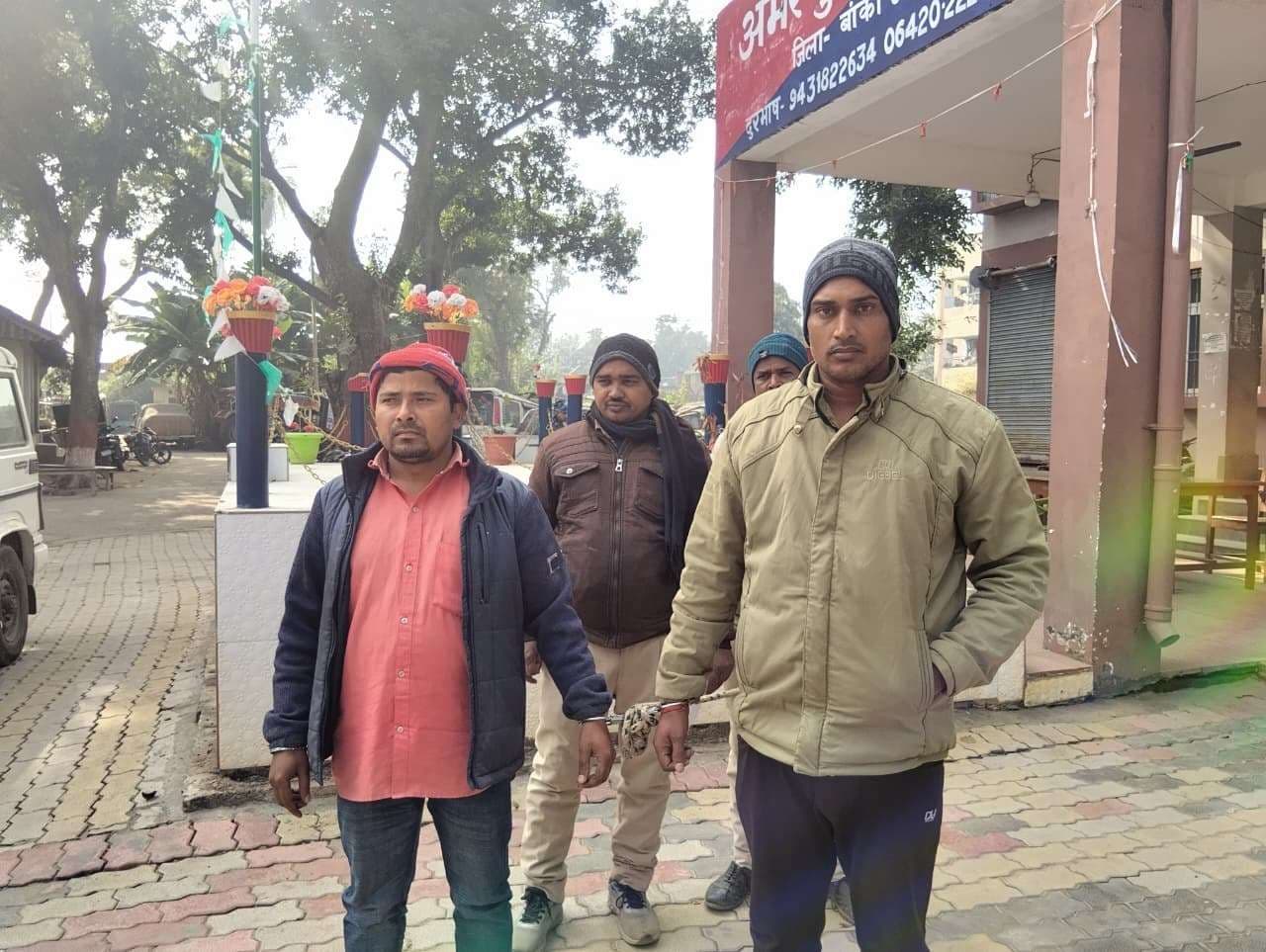 अमरपुर से चोरी हुई बोलेरो झारखंड से बरामद, दो युवक गिरफ्तार