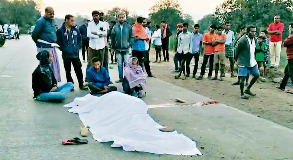 Sundargarh News: ट्रक ने दो बाइक में मारी टक्कर, एक की मौत, दो घायल