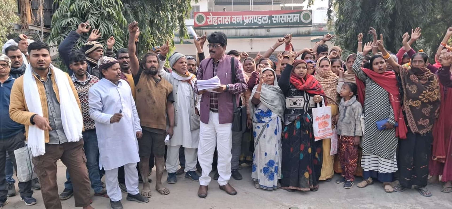 अतिक्रमण हटाने के खिलाफ भाकपा माले ने किया प्रदर्शन