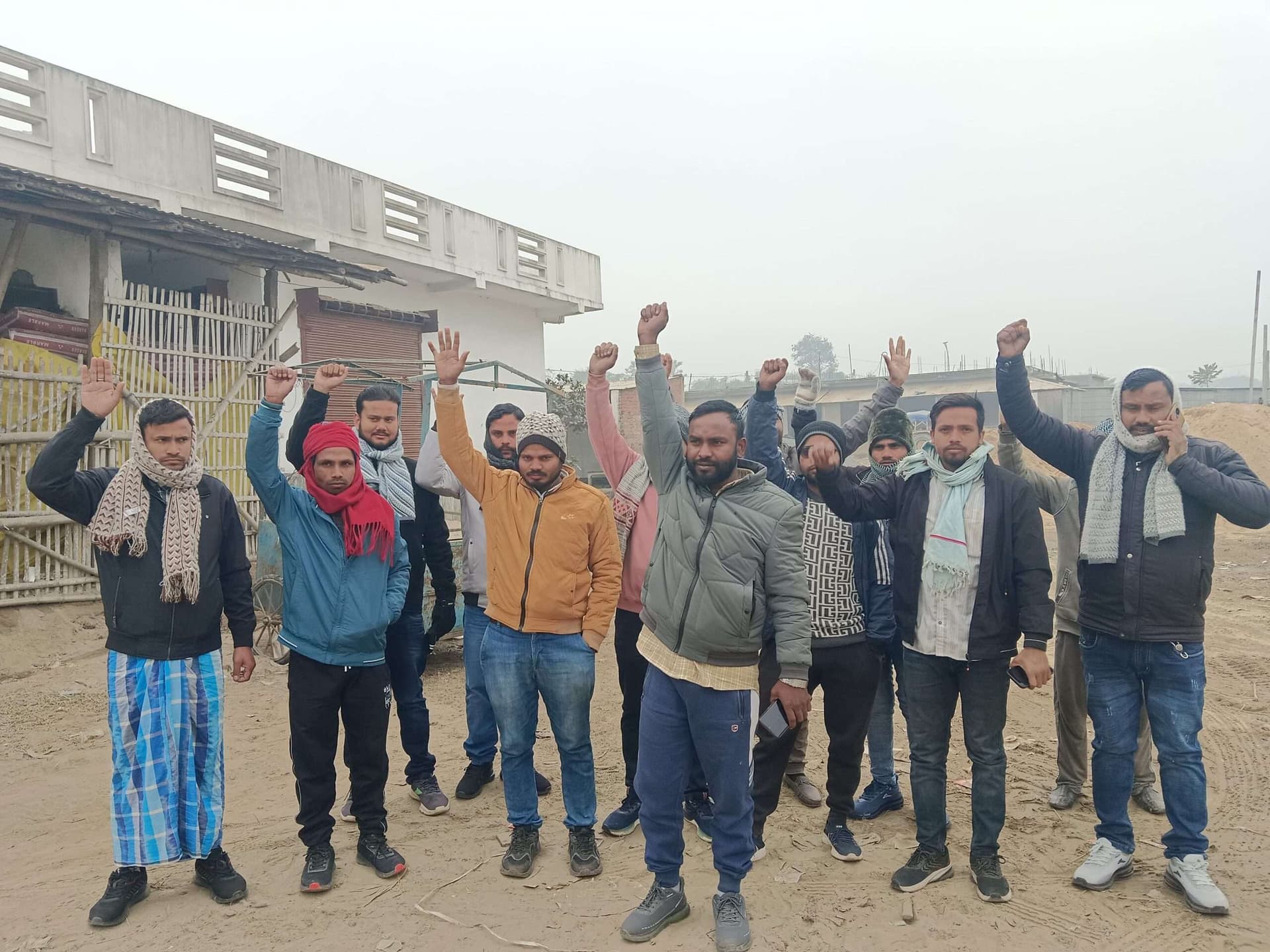 हथियादियारा में हाई स्कूल की मांग को लेकर किया प्रदर्शन