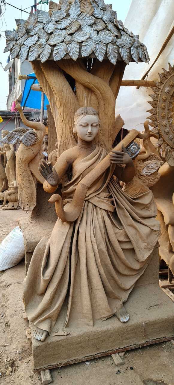 सरस्वती पूजा को लेकर बाजार में बढ़ी चहल-पहल, युवाओं में उत्साह का माहौल