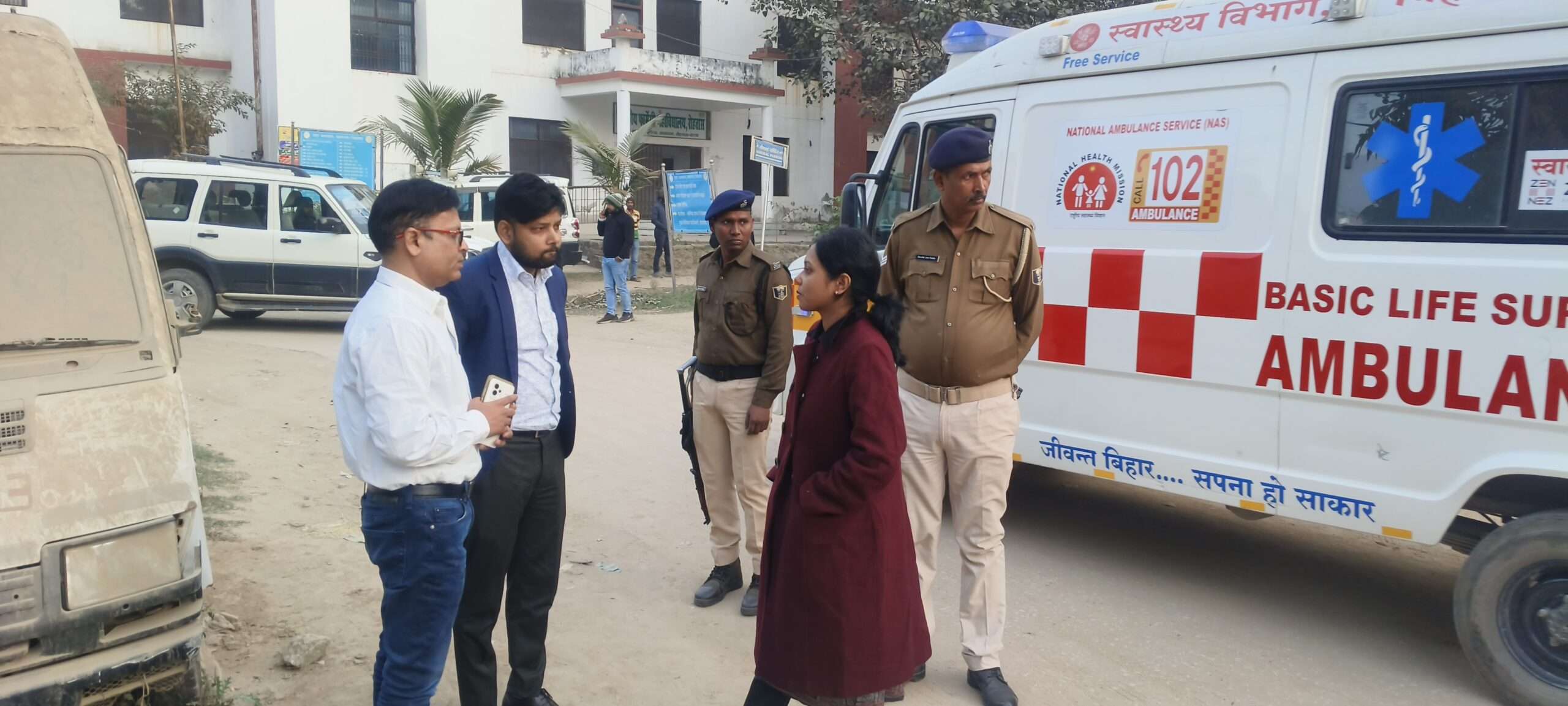 सदर अस्पताल परिसर में खड़ी रहने वाली निजी एंबुलेंस पर रोक, दलालों पर कसा शिकंजा