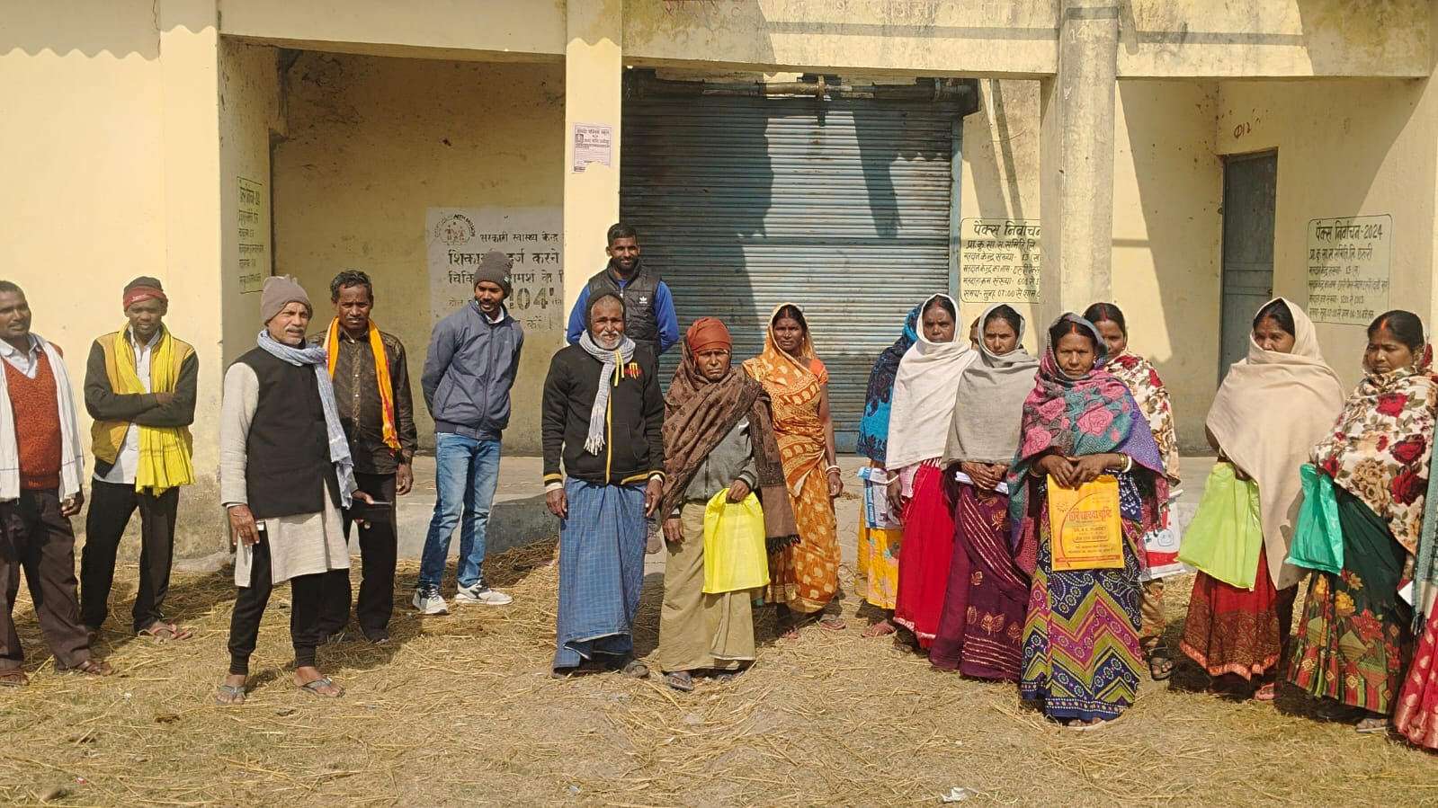 पैक्स सदस्यता शिविर में नहीं पहुंचे अधिकारी, निराश होकर लौटे ग्रामीण