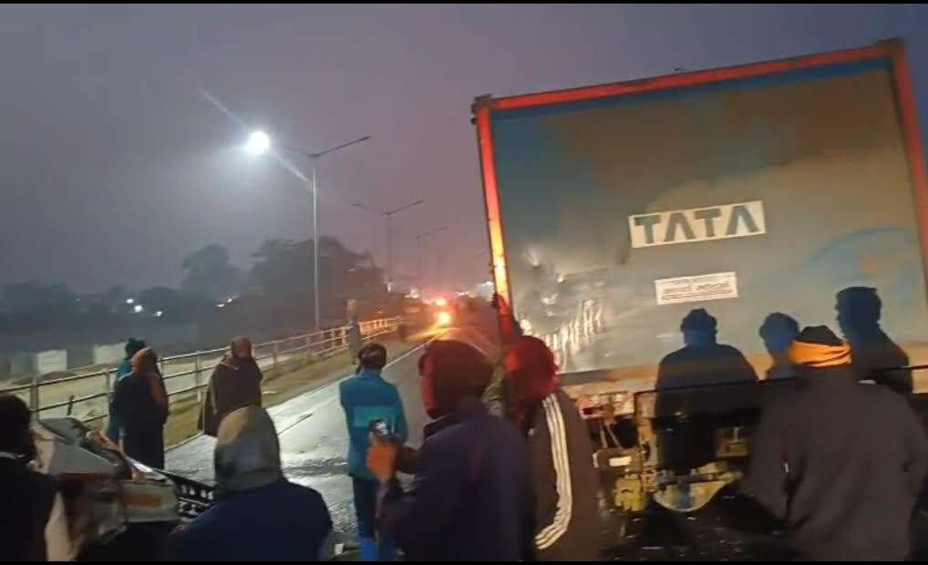 बेलागंज में ट्रक से टकराया पिकअप, छपरा के चालक की मौत