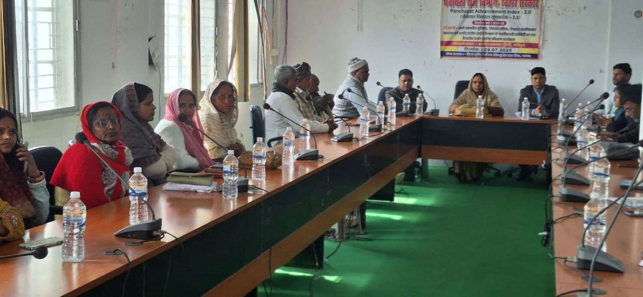 पैक्स में किसानों को धान बेचने के लिए करनी पड़ती है मशक्कत, व्यापारियों से सीधे लिया जाता है धान- प्रमुख