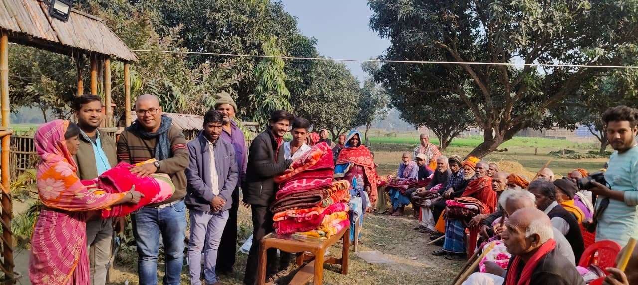 श्रृंगी ऋषि सेवा फाउंडेशन ने जरुरतमंदों के बीच बांटा कंबल
