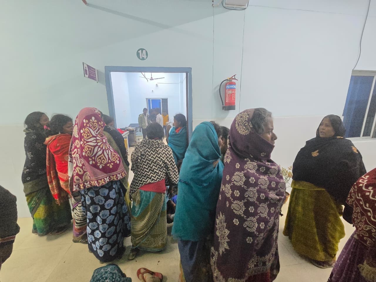 अनियंत्रित होकर मिट्टी लदा ट्रैक्टर पलटा, मजदूर की मौत