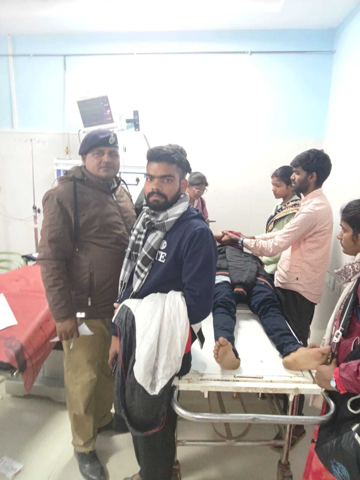 आरा जंक्शन पर युवती गिर कर हो गयी बेहोश