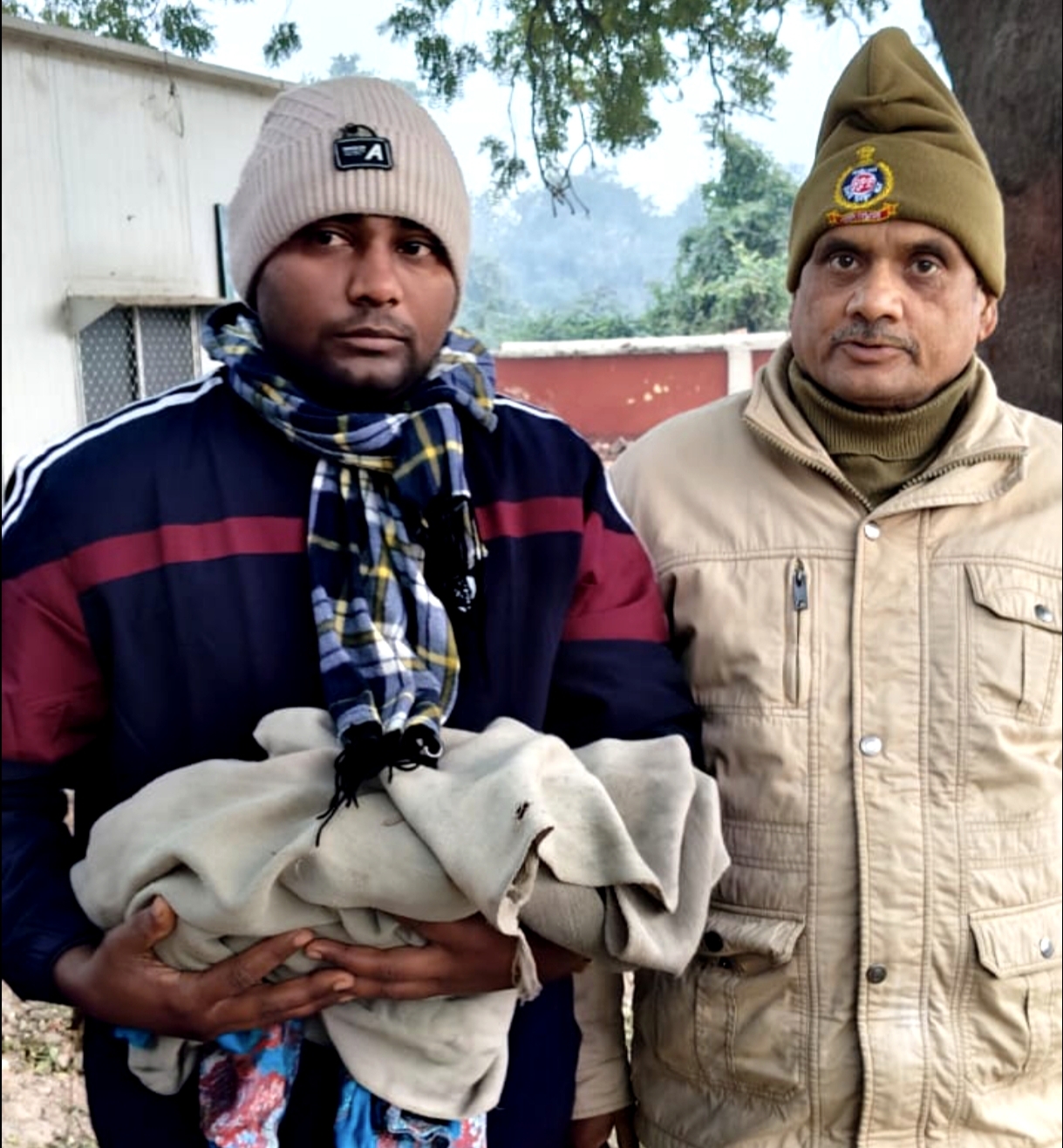 नवादा रेलवे स्टेशन परिसर में मिला नवजात, स्टेशन मास्टर की तत्परता से बची जान
