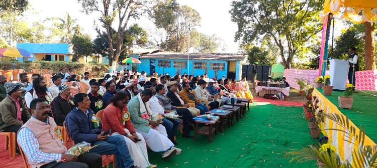 Chaibasa News : महिलाओं को पैतृक संपत्ति में अधिकार नहीं