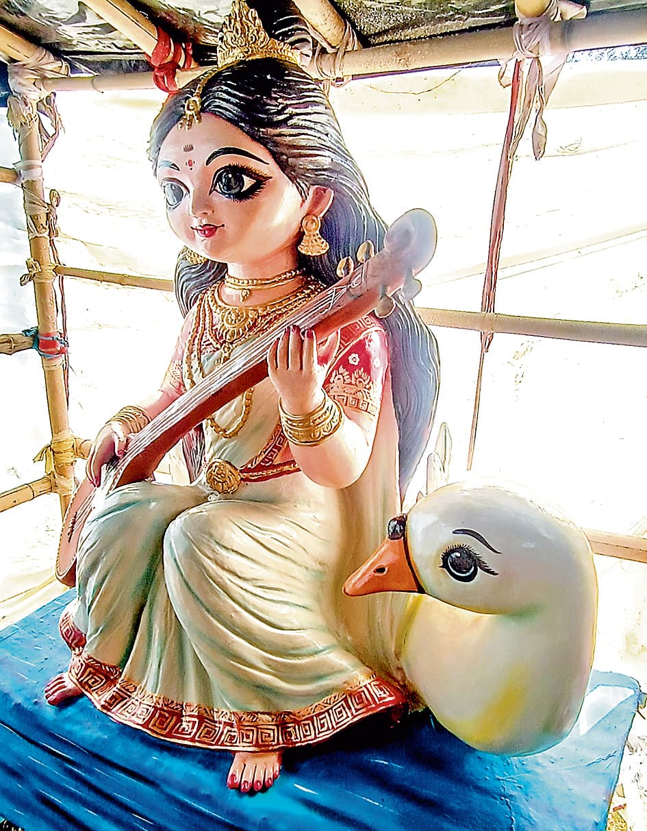 सोशल मीडिया के जमाने में बदल गया ट्रेंड युवाओें में क्यूट सरस्वती को पूजने की ललक