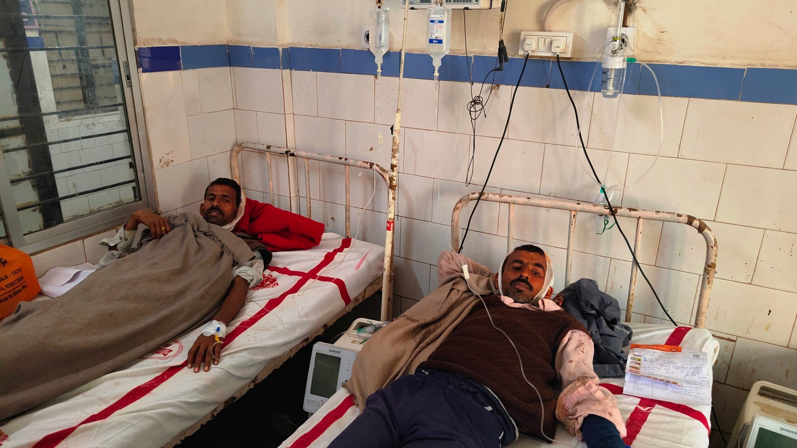 विवाद सलटाने के लिए बैठी पंचायत में ही भिड़े दो पक्ष, आधा दर्जन जख्मी