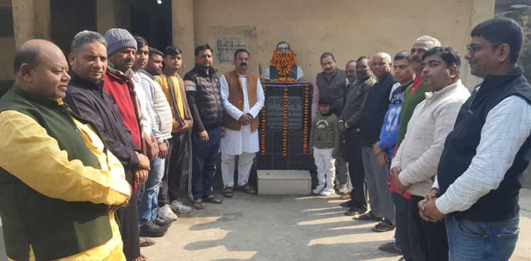 hajipur news. कर्पूरी ने हमेशा की असहायों की मदद