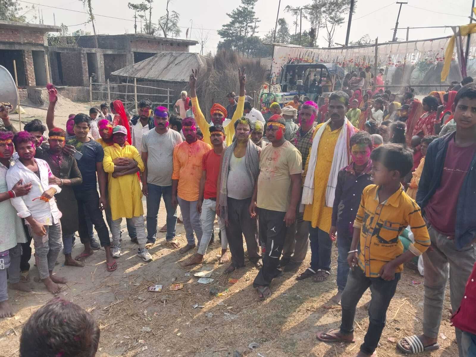 नम आंखों से माता की प्रतिमा को दी गयी विदाई