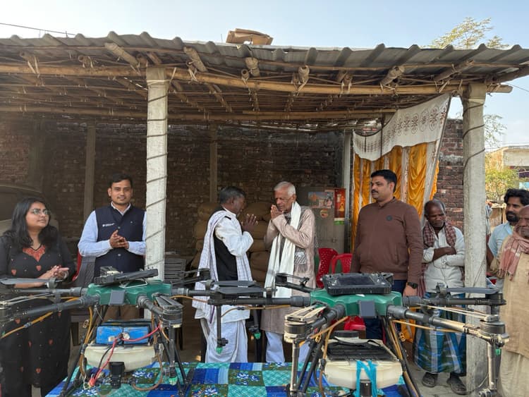 बेलदौर में कोर्टिवा के ड्रोन उर्वरक छिड़काव से होगी स्मार्ट खेती की शुरुआत -विधायक