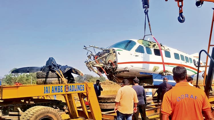 Rourkela News : 14 दिनों बाद सड़क मार्ग से भुवनेश्वर रवाना हुआ नौ सीटर दुर्घटनाग्रस्त विमान