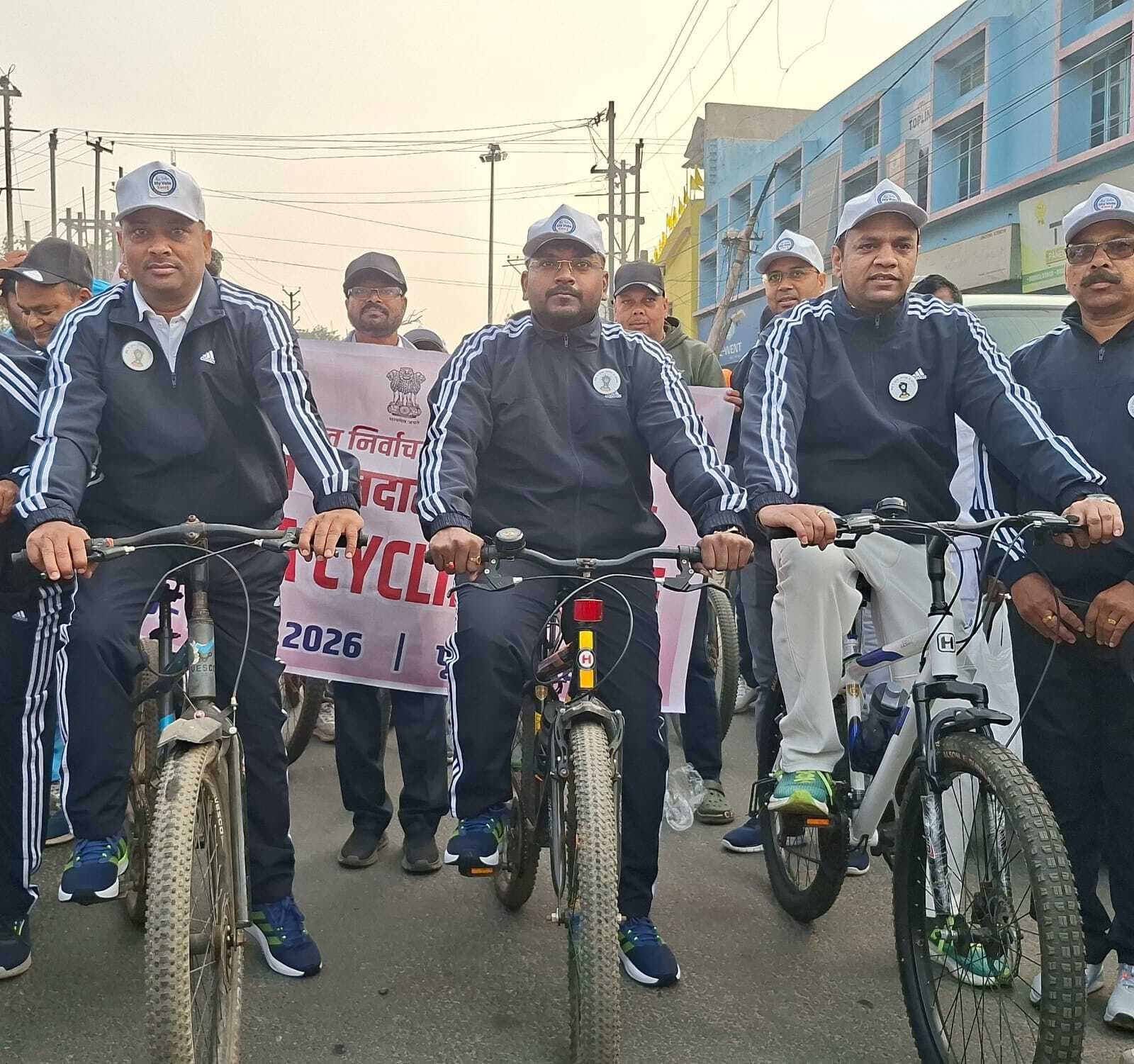 मतदाता दिवस पर साइकिल रैली का आयोजन