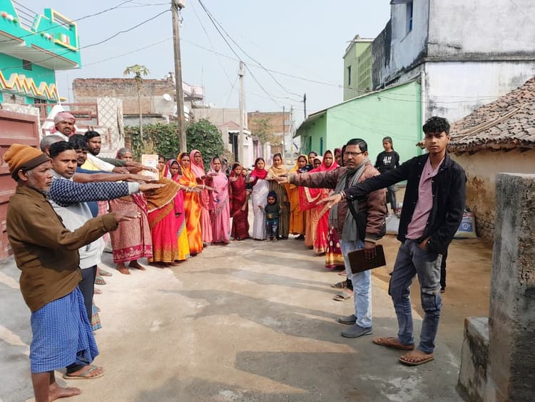 राष्ट्रीय मतदाता दिवस पर विकास मित्र ने लोगों को किया जागरूक