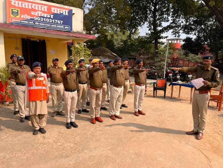 मतदाताओं को जागरूक करने के प्रति पुलिसकर्मियों ने ली शपथ