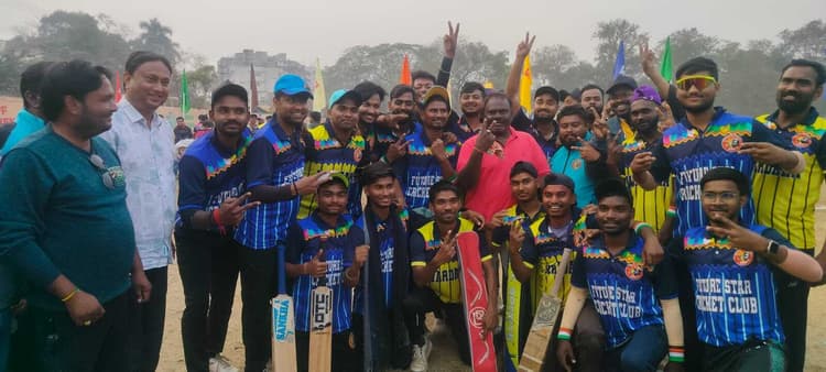 Chaibasa News : वरदान क्लब व एफएससीए हिंदू वॉरियर रेगुलर ग्रुप के फाइनल में