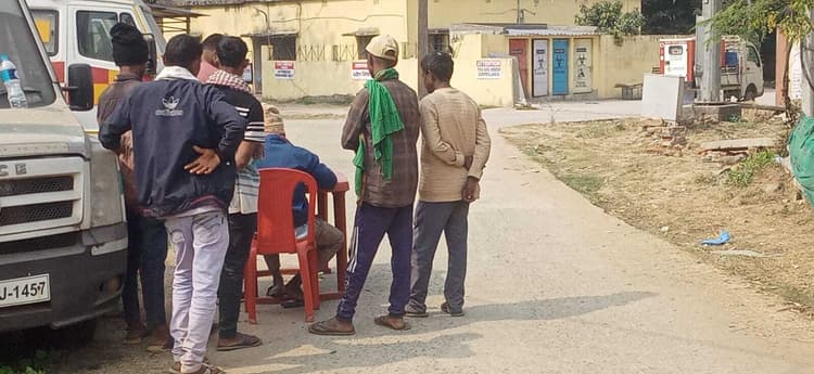 Chaibasa News : 26 घंटे में 12 शवों का हुआ पोस्टमार्टम, अनल का शव गिरिडीह ले गये परिजन